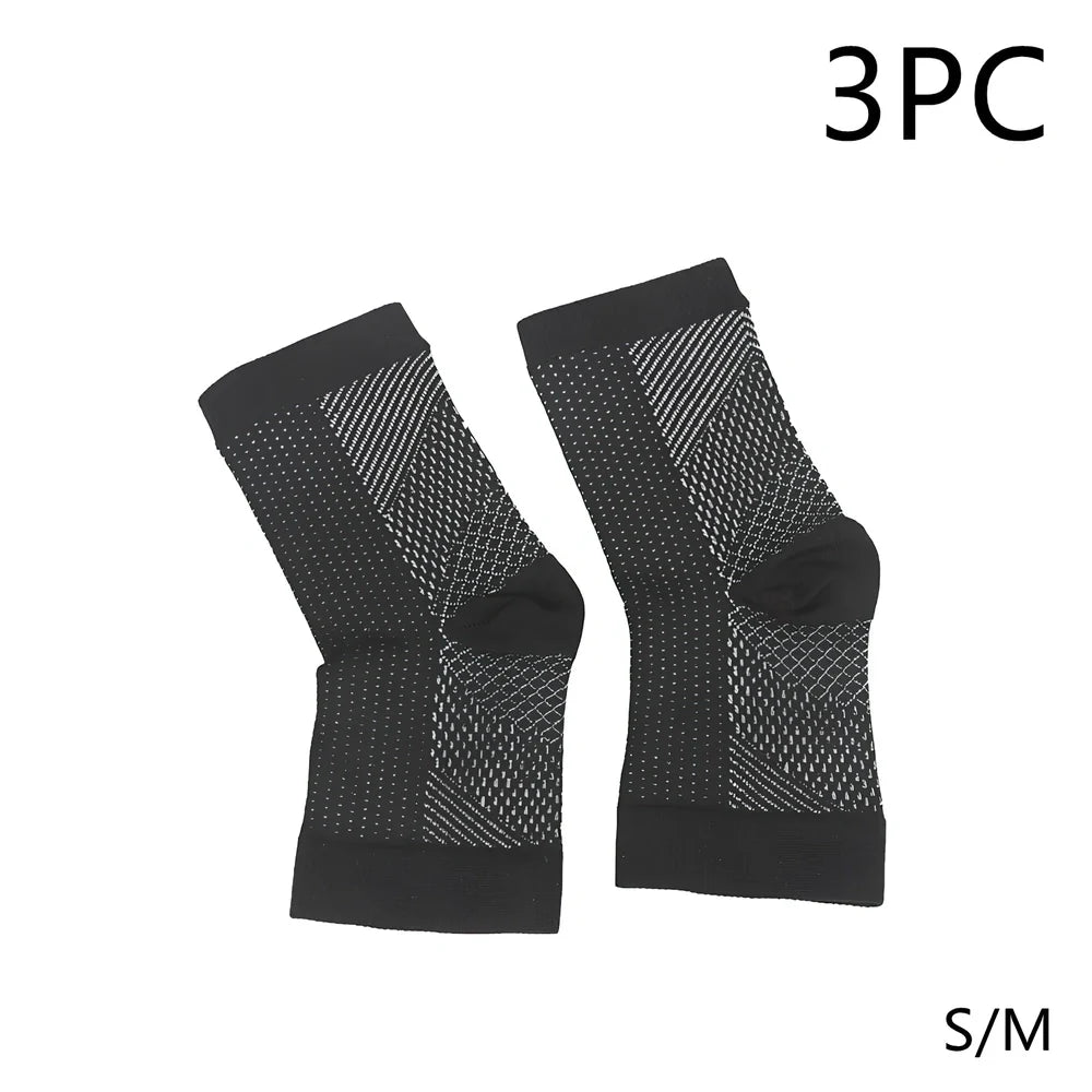 Invisible heel compression socks in black colour with absorbent insole design