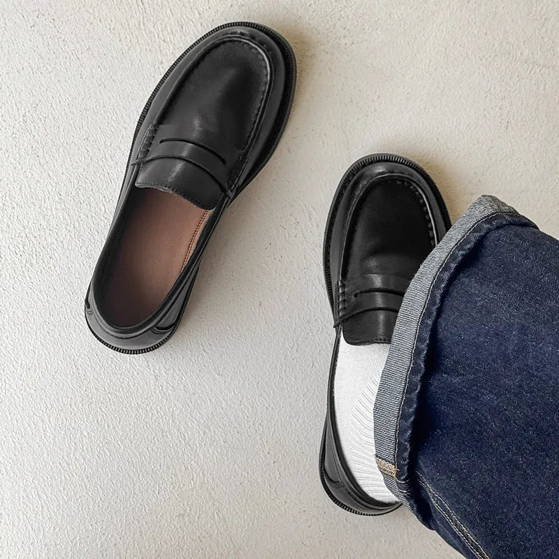 Men's slip-on casual shoes in microfiber and rubber with PU leather features, available in black, beige, apricot, and brown colours for a retro business style and sizes UK 38 to 46, suitable as an all-match option for both men and women