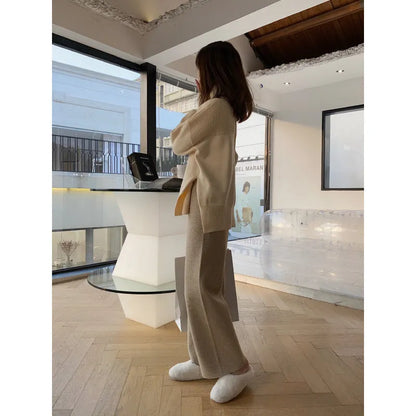 Women's high-waist knitted wide-leg trousers in black with straight-leg silhouette and medium elastic waistband