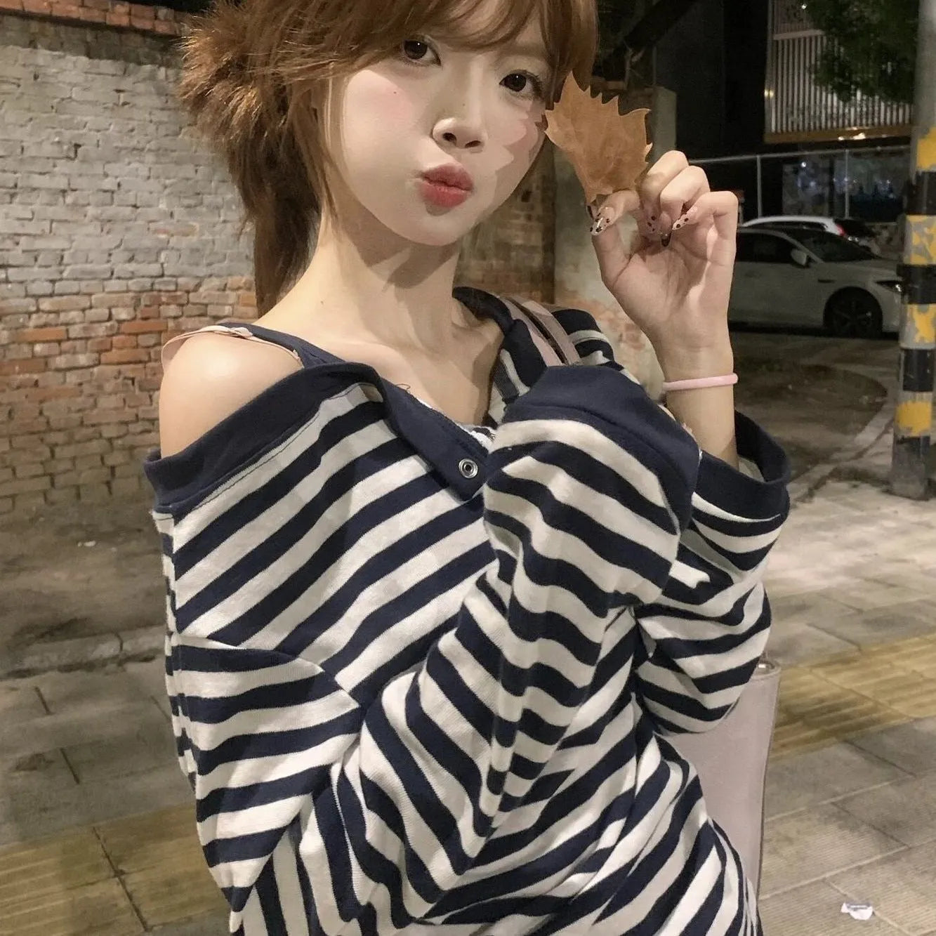 Women's dark blue Korean-style oversized long-sleeved t-shirt with embroidery and stripe details on viscose fabric