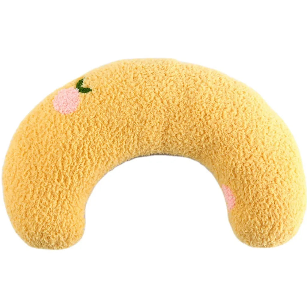 White U-shaped pet pillow measuring 27cm with raised rim supporting small cat's neck and back