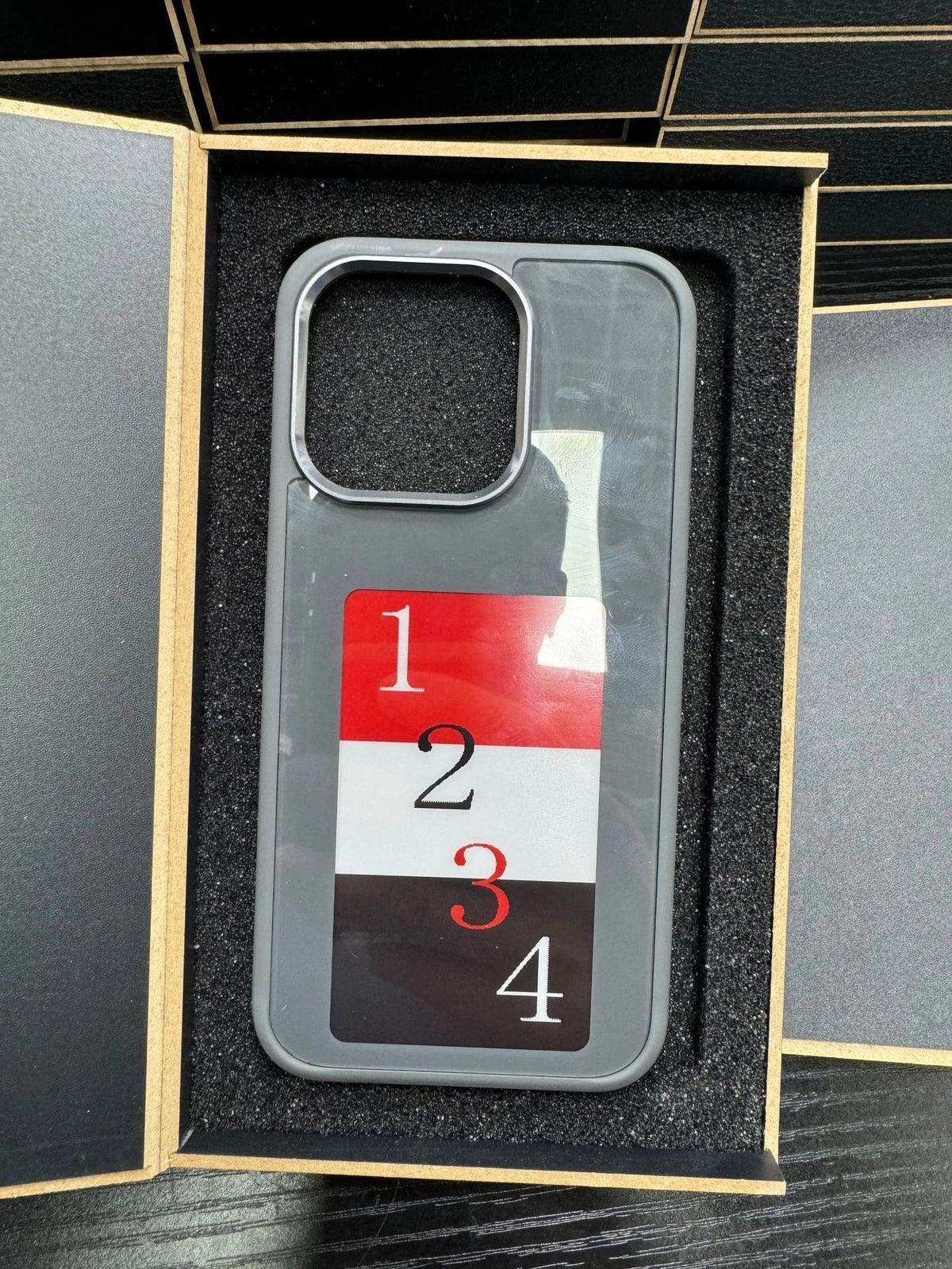 Personalized E-ink Phone Case with Vibrant Projection and Customizable Design
