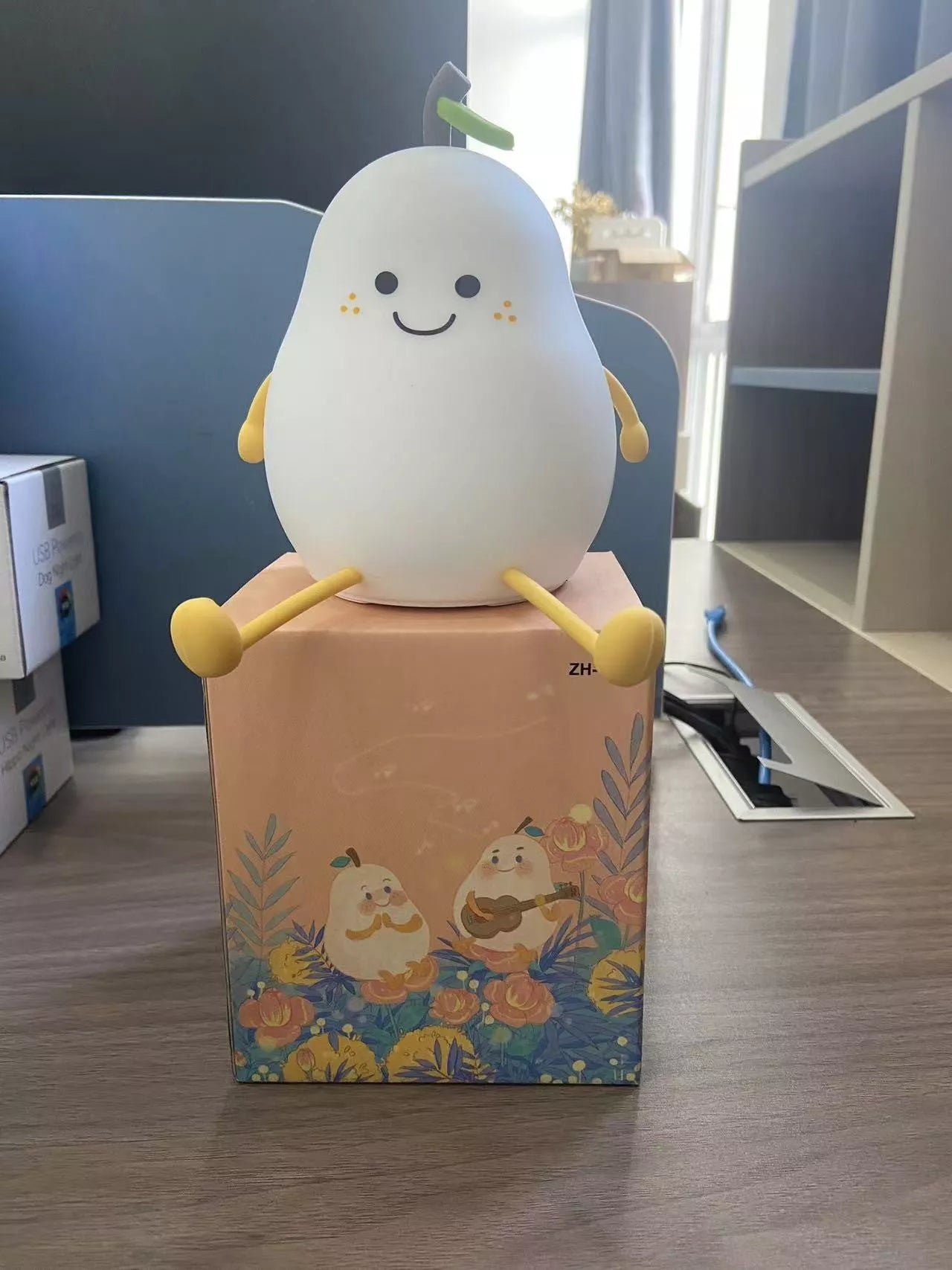 USB Rechargeable LED Pear Night Light with dimming touch control and 7-color mode