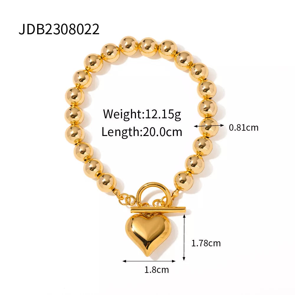 Gold plated stainless steel love heart necklace with hypo-allergenic and water-resistant features