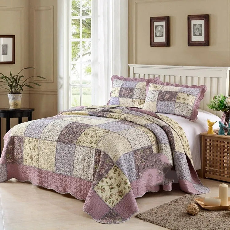 Pure cotton quilted three-piece bedding set showing 230 × 250cm bedspread and 50 × 70cm pillowcases with 68*64 fabric density