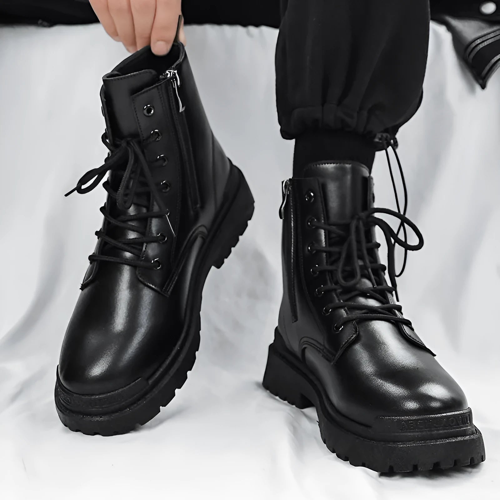 Men's mid-top waterproof boots in black and brown with non-slip rubber sole, sizes 39-44