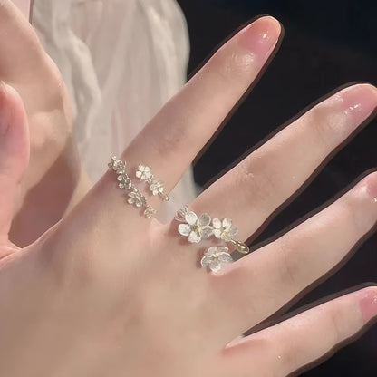 Adjustable vintage ring with 3D jasmine flowers and heart patterns on an open zinc alloy band.