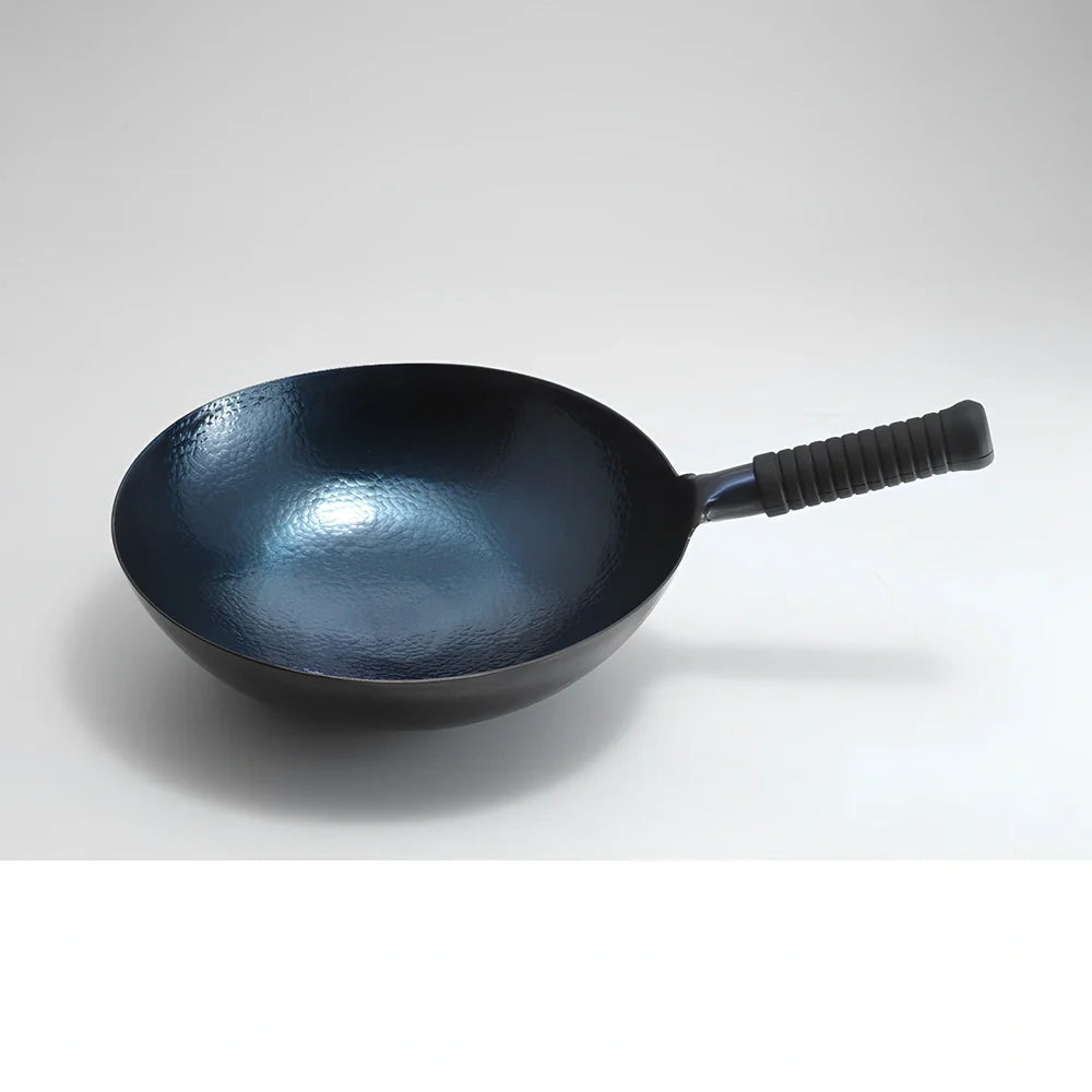 One-piece iron cooking pan with uncoated surface in hot forged silver white or roasted blue finish