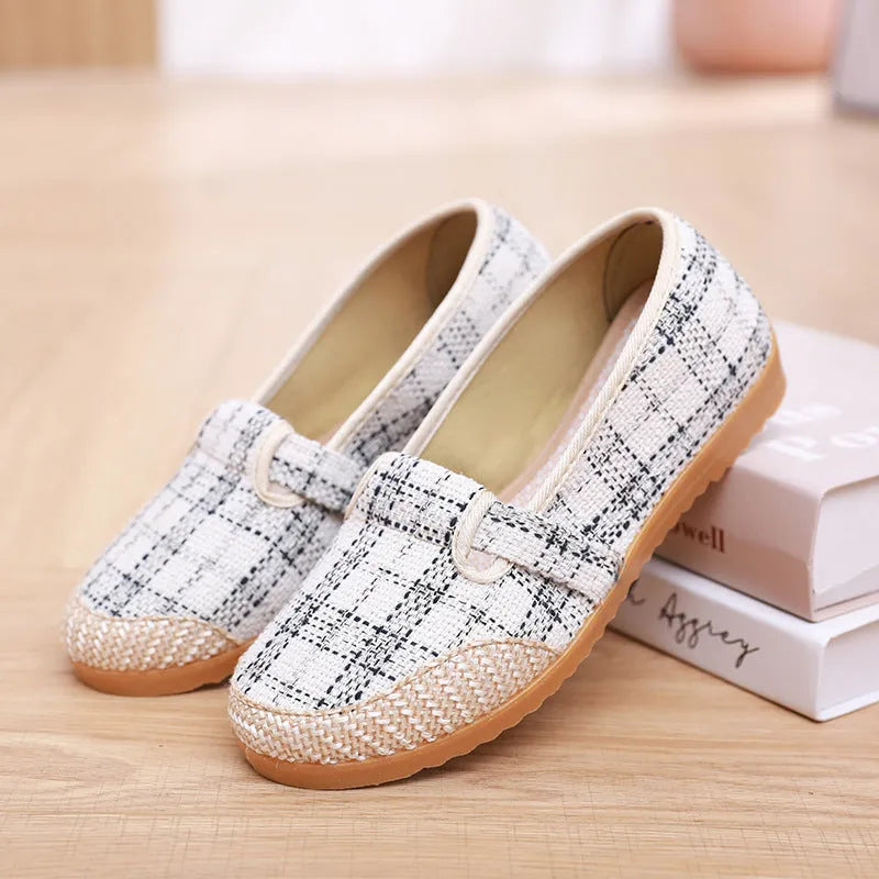 Women's ethnic style cloth shoes with shallow mouth design, colour stitching, and flat heel