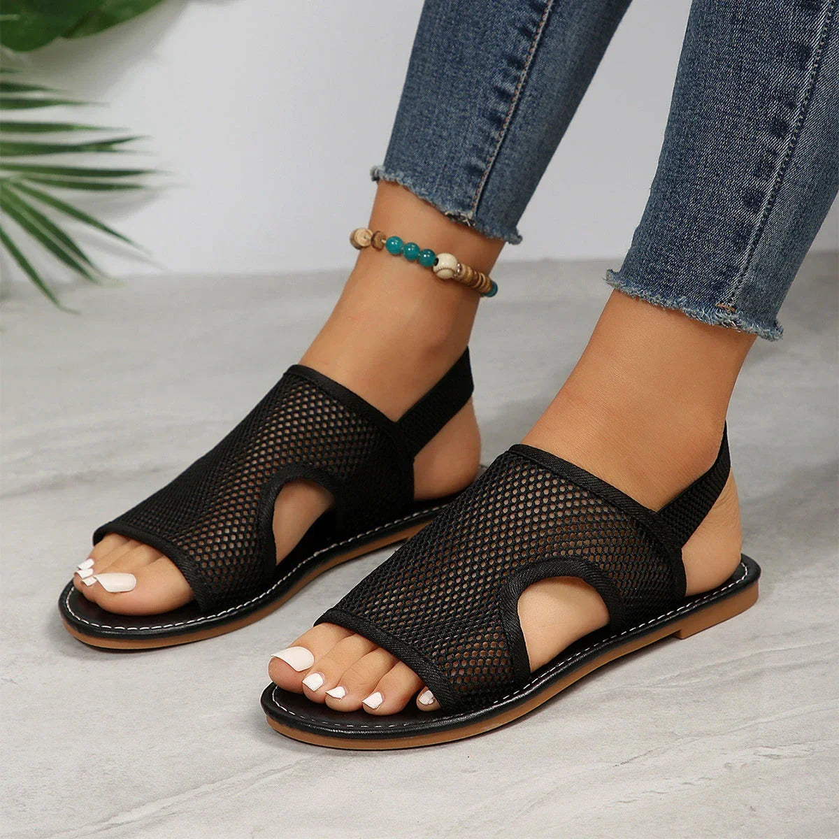 Breathable mesh sandals in various colors and sizes for men and women