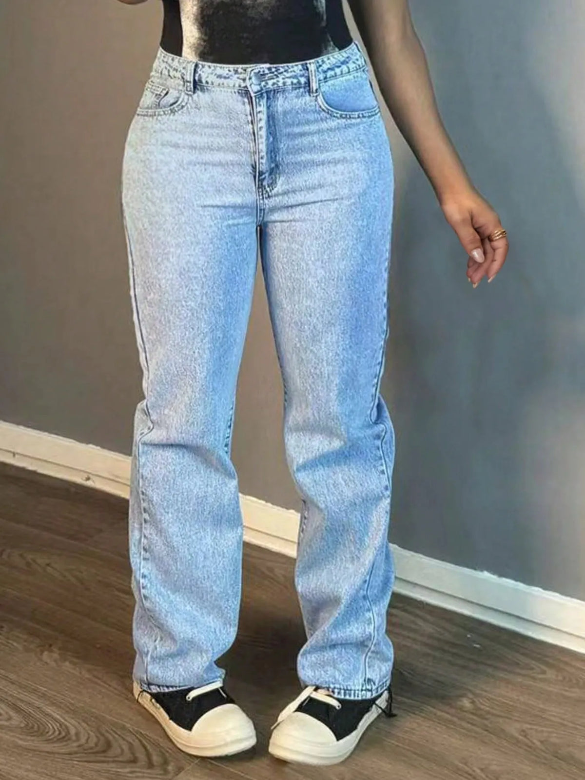 Light blue cotton denim straight leg jeans for women with mid waist and non-ironing finish, sizes XS to XL