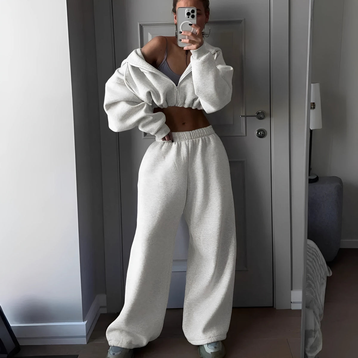 Long sleeve polyester sports sweater two-piece set showing coat and trousers in multiple colour options