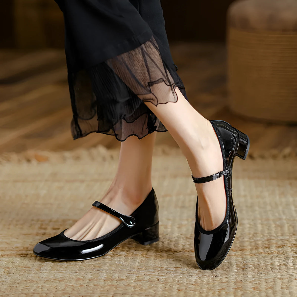 Women's chunky heel retro round head pumps with ankle-strap buckle, two-layer cowhide upper, rubber sole, red or black, sizes 35-39