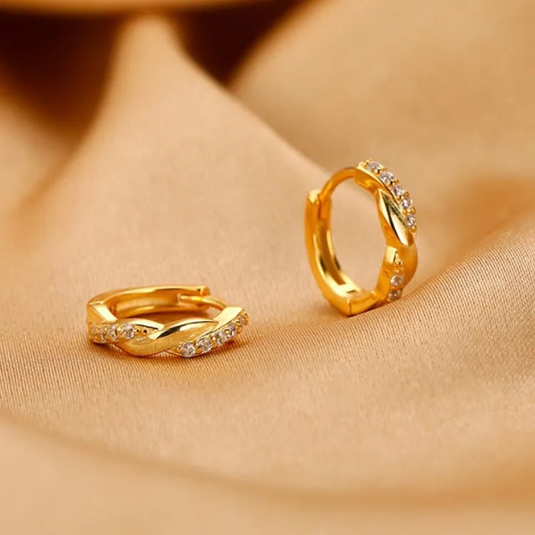 Gold geometric interwoven earrings with 1.5cm diameter hemp rope pattern and diamond-treated copper surface