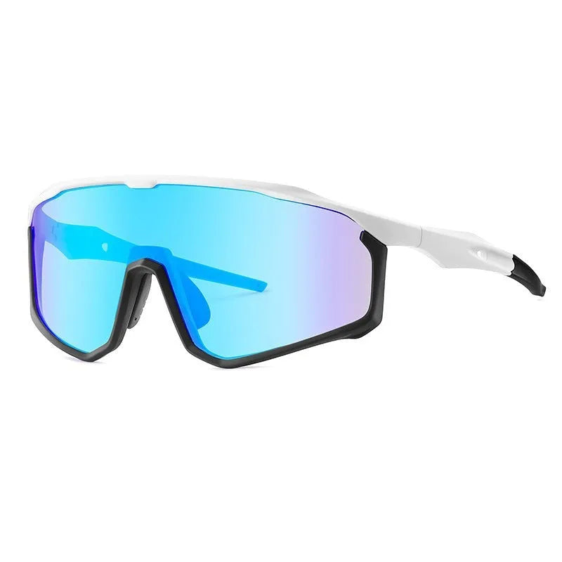 Mountaineering goggles with full-frame design and polycarbonate lenses for UV protection during outdoor activities