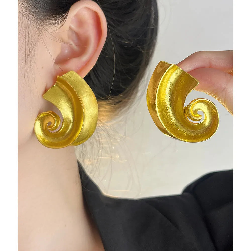 5cm geometric retro design ear studs in gold or silver electroplated finish