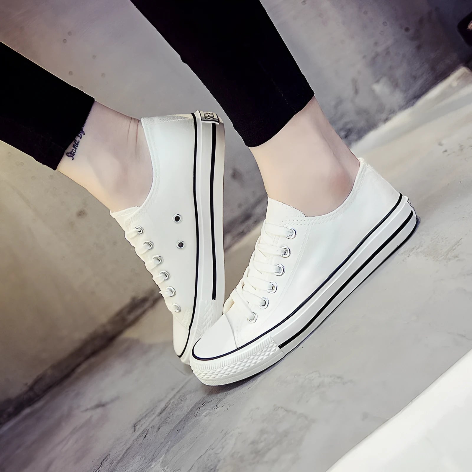 Women's solid-colour canvas lace-up shoes in black, shown on a neutral background.