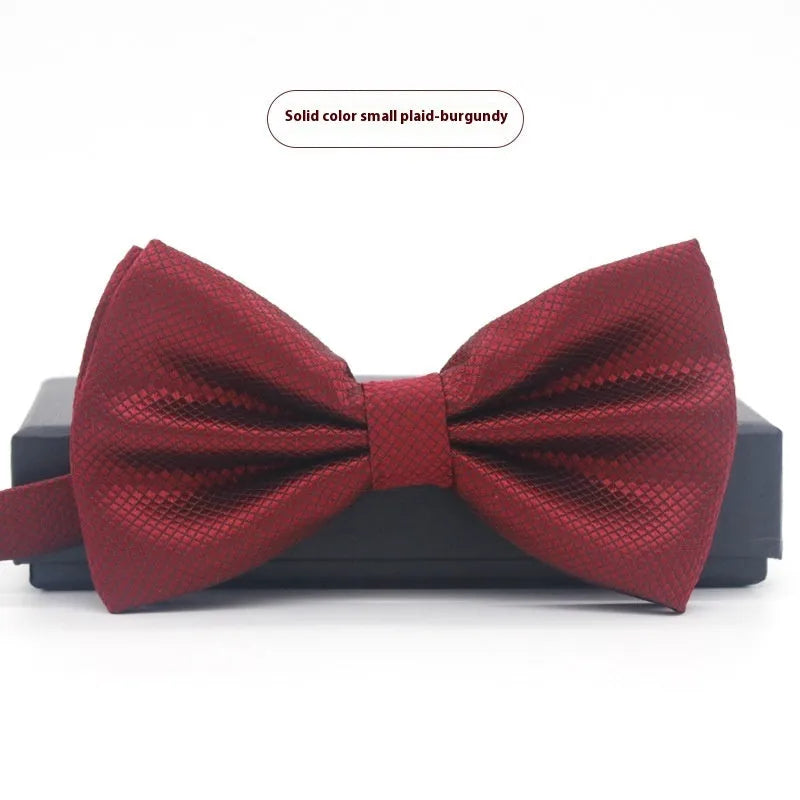 Flat-head self-tie bow tie in a wine red colour, showing its 12cm width and 6cm height dimensions.