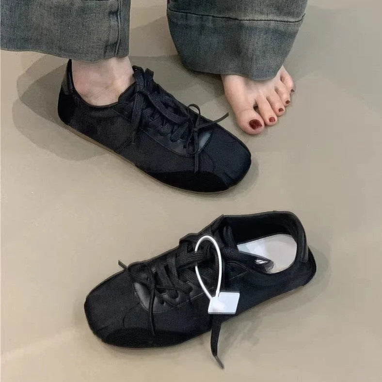 Women's white sneakers with decorative bow and round toe design in beige colour option