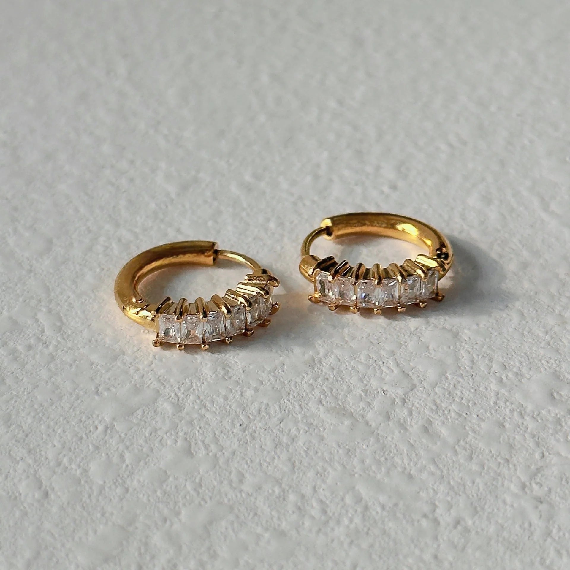 Retro titanium steel small zircon earrings with flower design in gold