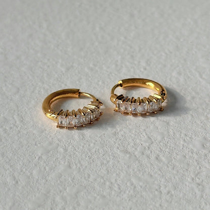 Retro titanium steel small zircon earrings with flower design in gold