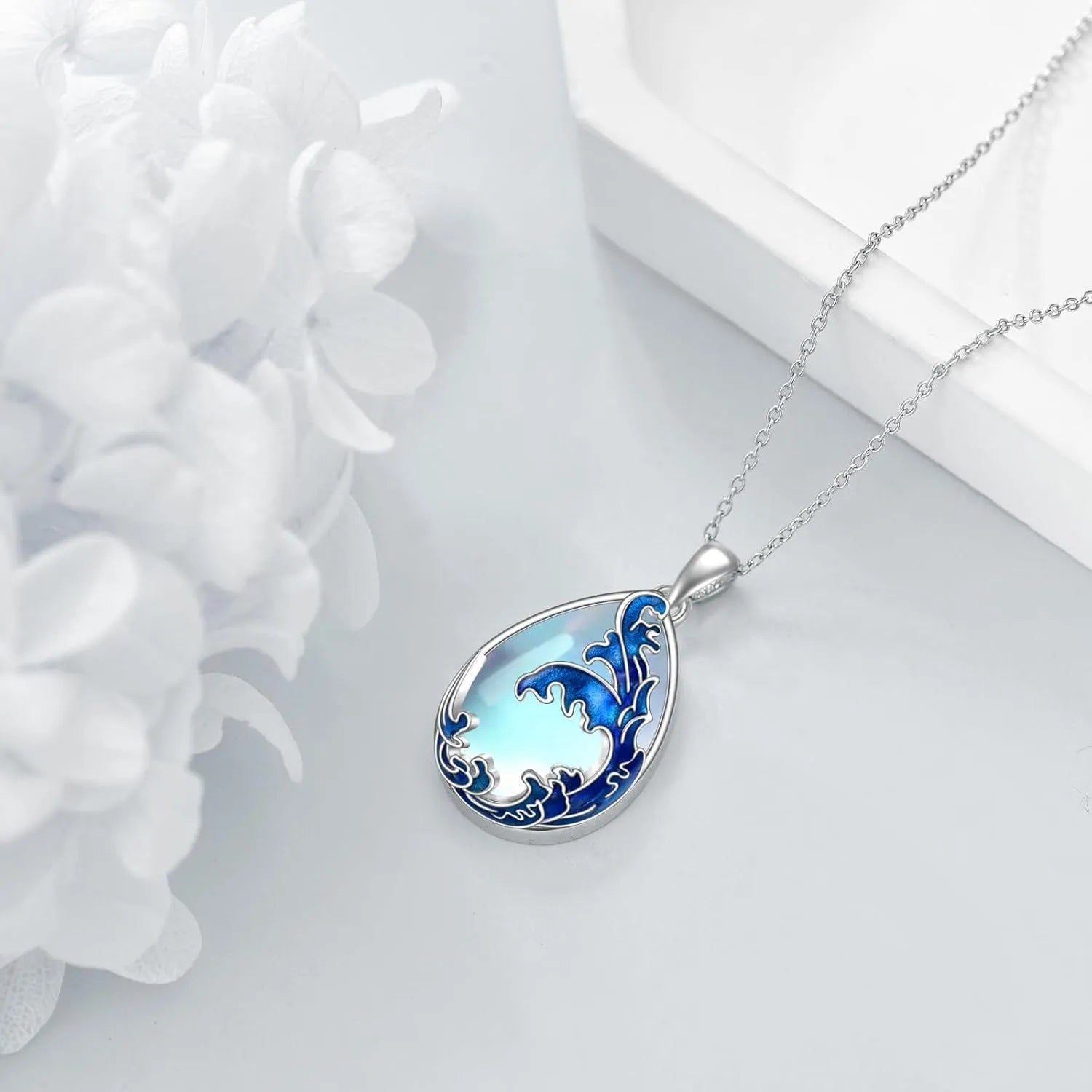 Blue heart-shaped alloy pendant necklace on adjustable 45-50 cm chain