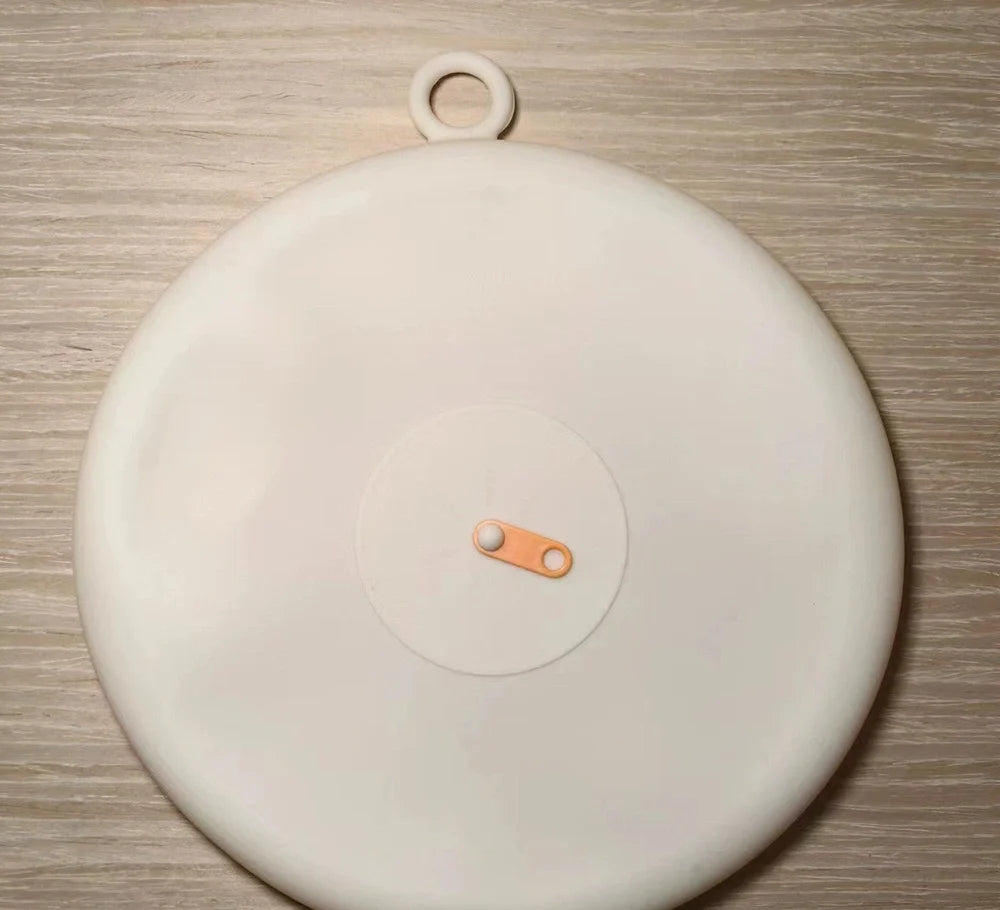 Three silicone freshness lids in beige, green, yellow colours showing 18cm, 10cm, 6.5cm diameters