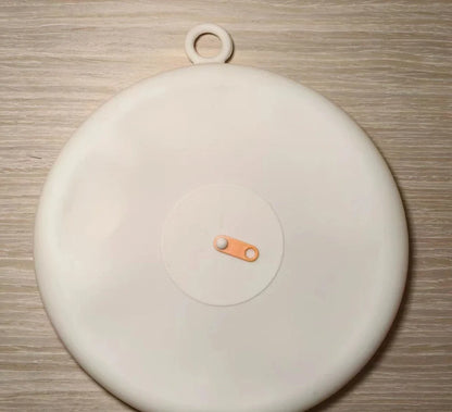 Three silicone freshness lids in beige, green, yellow colours showing 18cm, 10cm, 6.5cm diameters