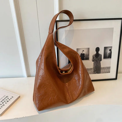 Casual soft leather large capacity shoulder bag in black with sandwich pocket and sewing thread details