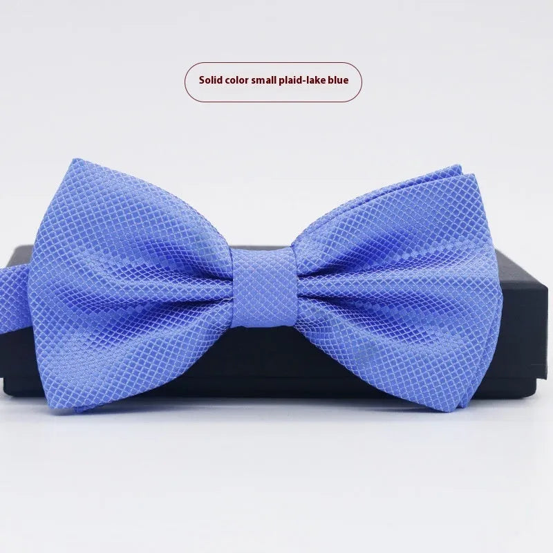 Flat-head self-tie bow tie in a wine red colour, showing its 12cm width and 6cm height dimensions.