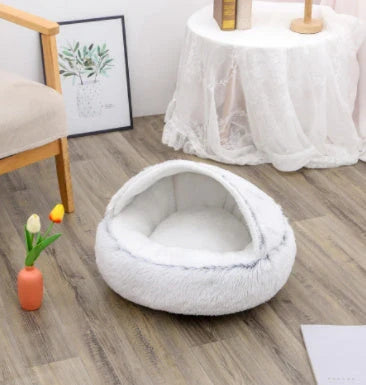 Cozy pet bed with plush and warm fabric for cats and dogs