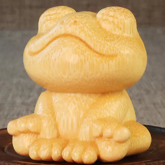 Solid bamboo carving ornament with smiling frog design, 5cm height with 4.5cm diameter, includes oil glove brush