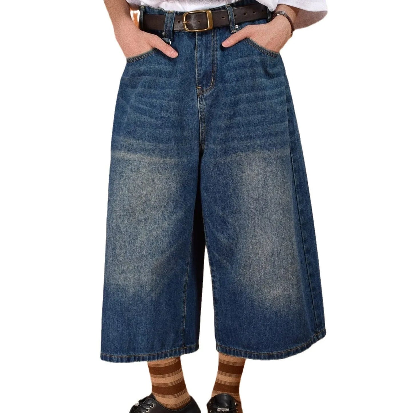 Men's loose straight-leg denim shorts in multiple colour washes with fifth pants length