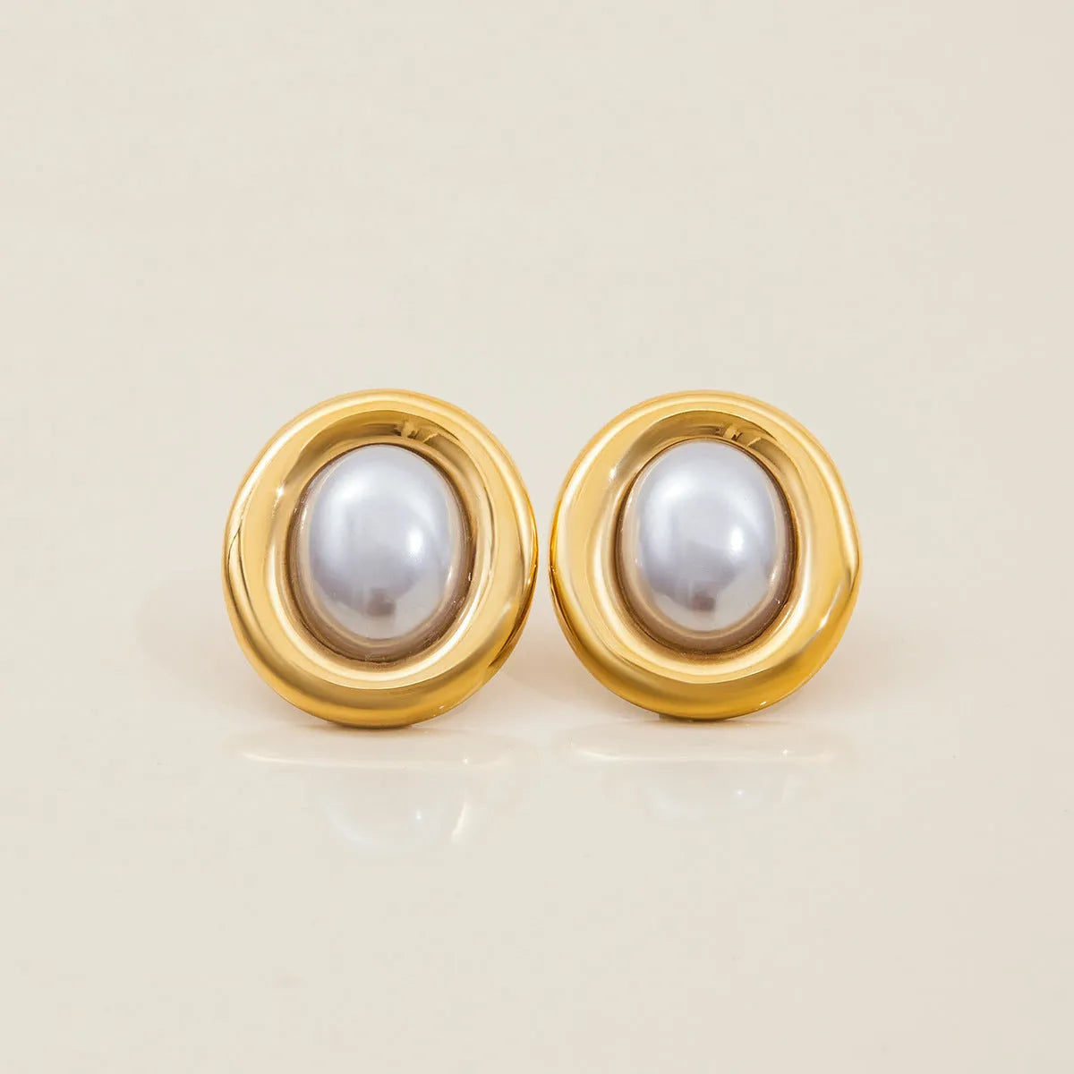 Stainless steel vintage pearl ear studs for women with electroplated finish