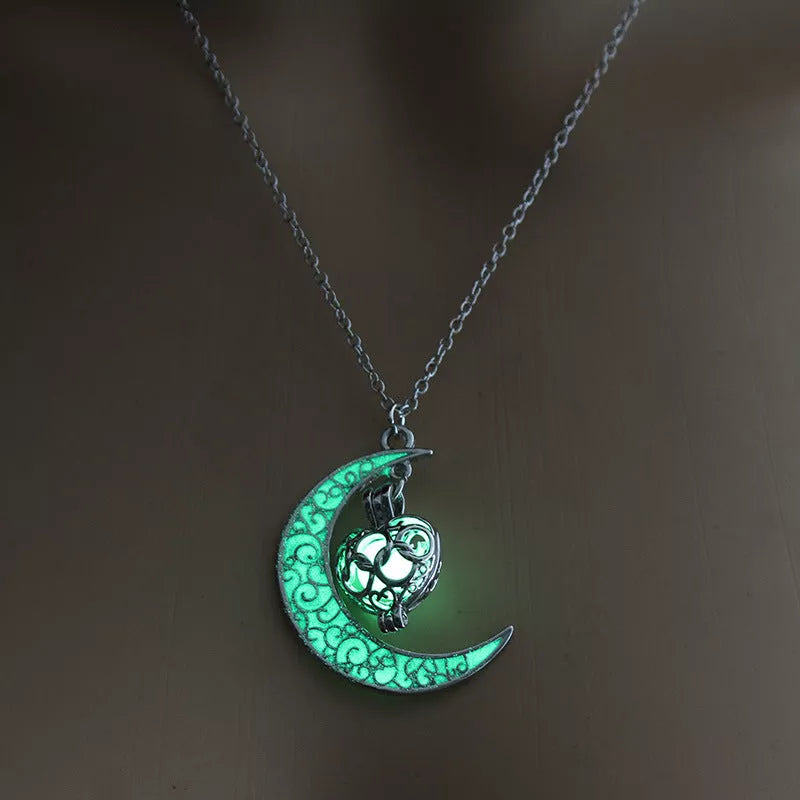 Silver-plated glowing pendant necklace with adjustable chain, luminescent feature