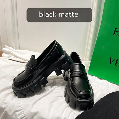 British wide fit loafers in patent leather with rubber sole, available in matte or glossy options, sizes 32-43.