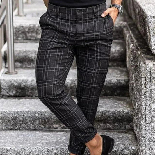 Men's plaid casual trousers in various colors and sizes, featuring a relaxed and lightweight design.