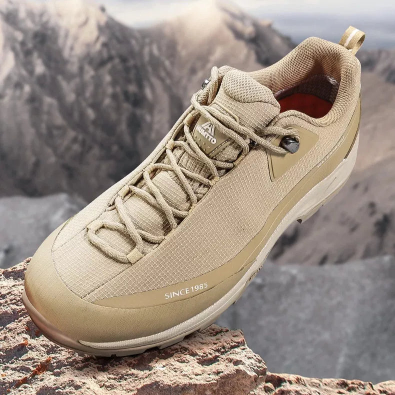 Men's low-top mountain climbing shoes with non-slip rubber sole and breathable leather mesh upper