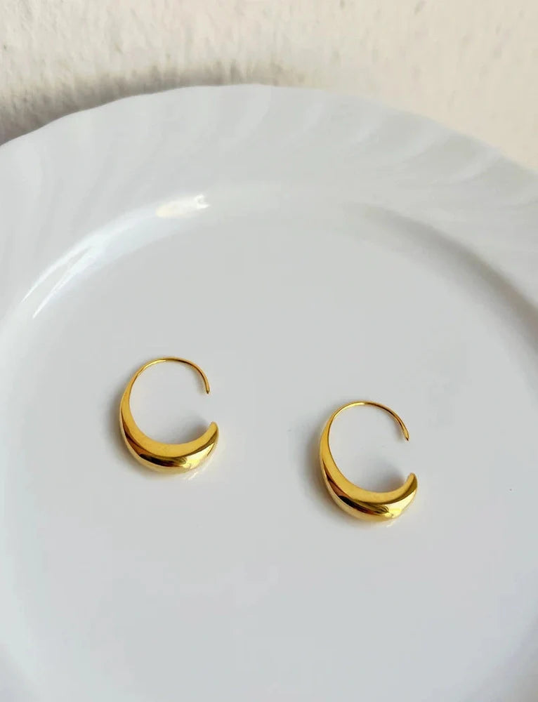 Gold and silver retro fashion earrings with snake design elements and electroplated finish