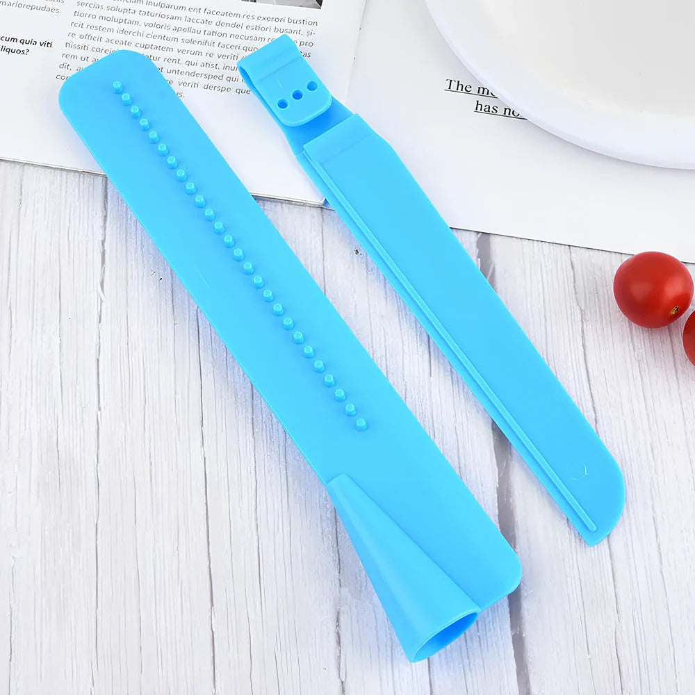 Blue ABS plastic cake smoother measuring 20cm with ergonomic handle for cake decorating