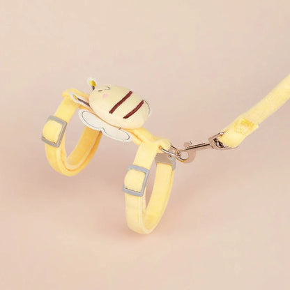 Adjustable bee-shaped cat rope with extendable lead and quick-release buckle in pink, yellow, or blue
