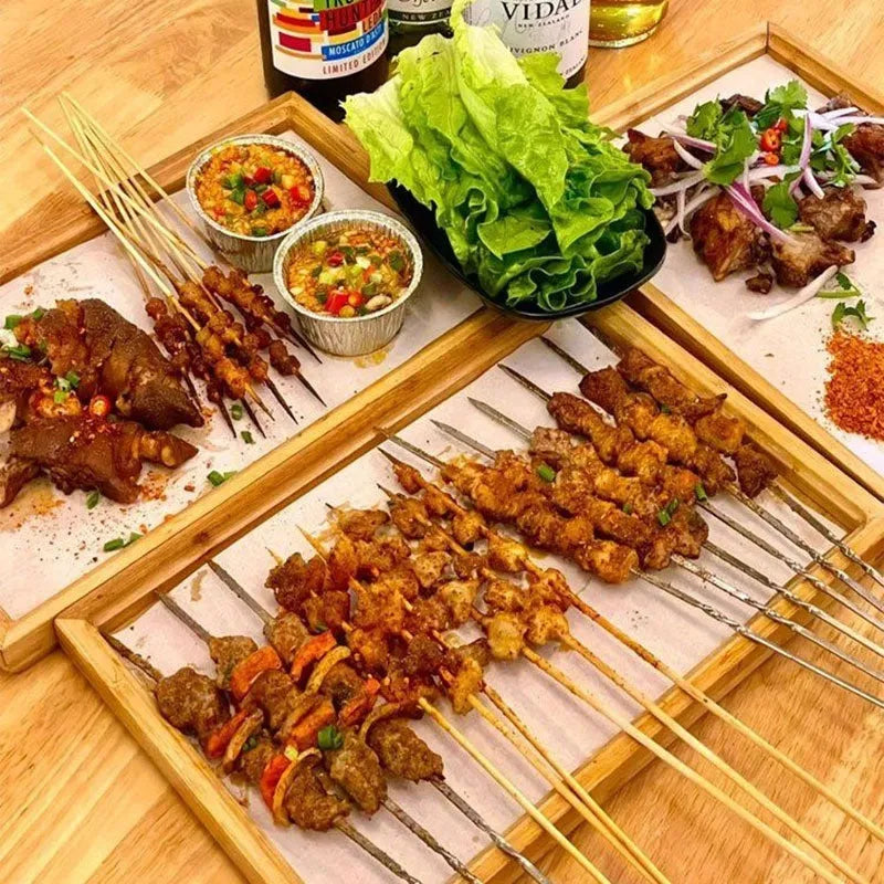 Square bamboo barbecue tray with brown handle in solid colour pastoral design