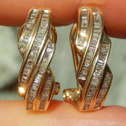 Gold geometric round earrings with 1.5cm diameter, copper construction with gold plating