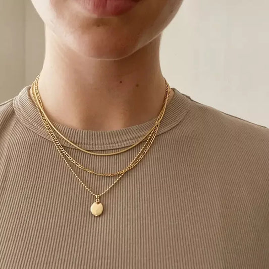 Vintage geometric metal oval pendant necklace in gold or silver