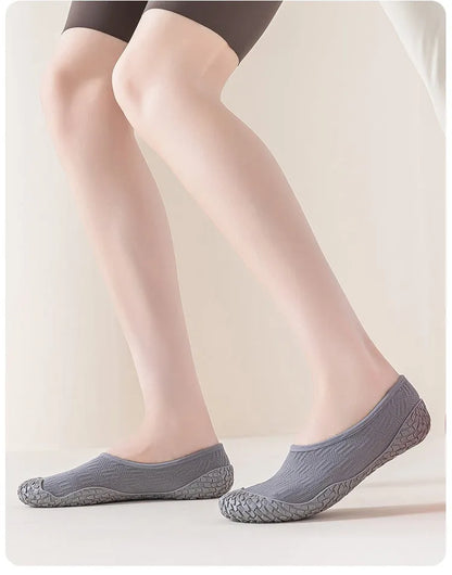 Women's indoor fitness shoes with soft rubber soles and breathable mesh lining in various colours