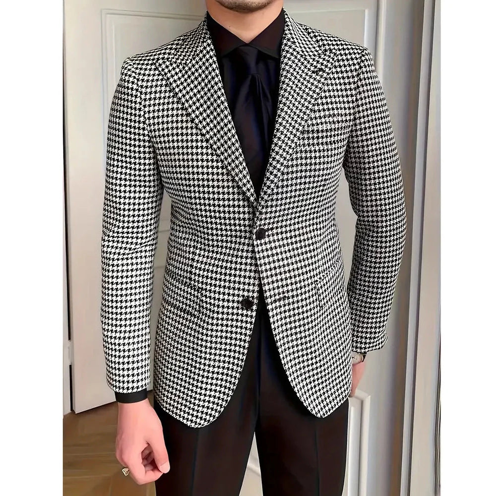 Casual slim-fit black and white plaid jacket with conventional sleeves and regular length