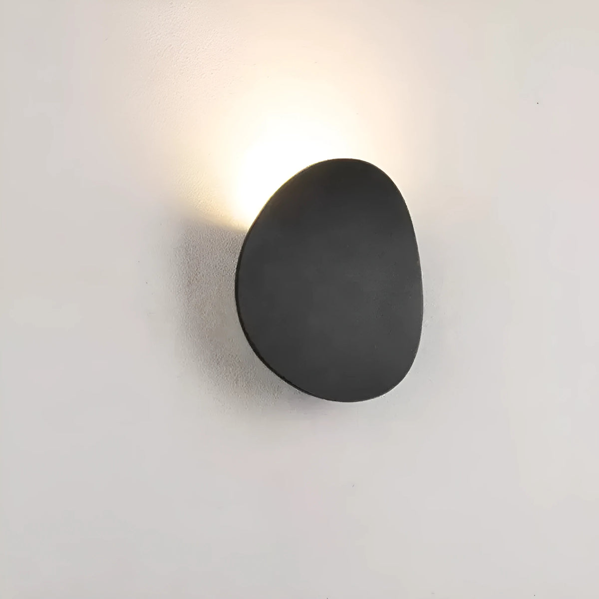 Waterproof wall lamp in black or white aluminum alloy with warm or white light for bedside and living room