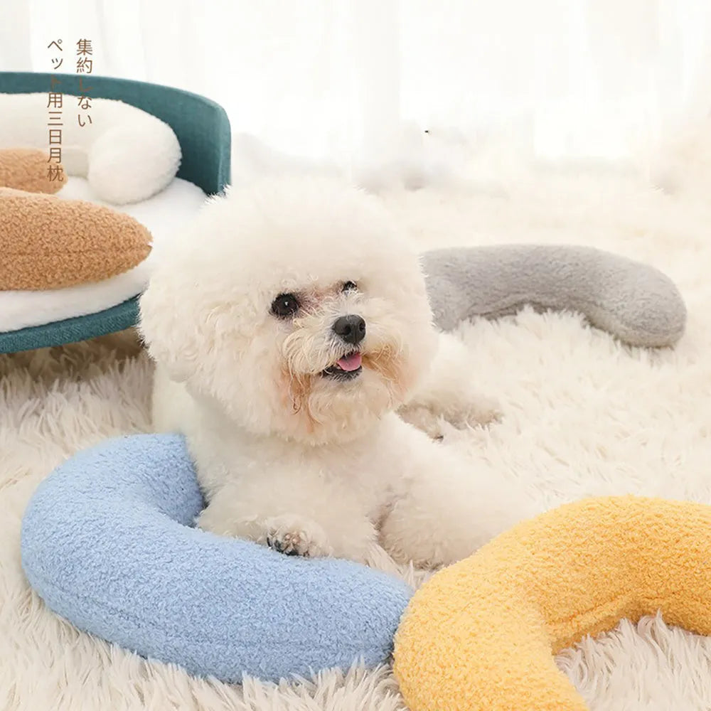 U-shaped blue cat pillow with adjustable collar for feline cervical support and comfort