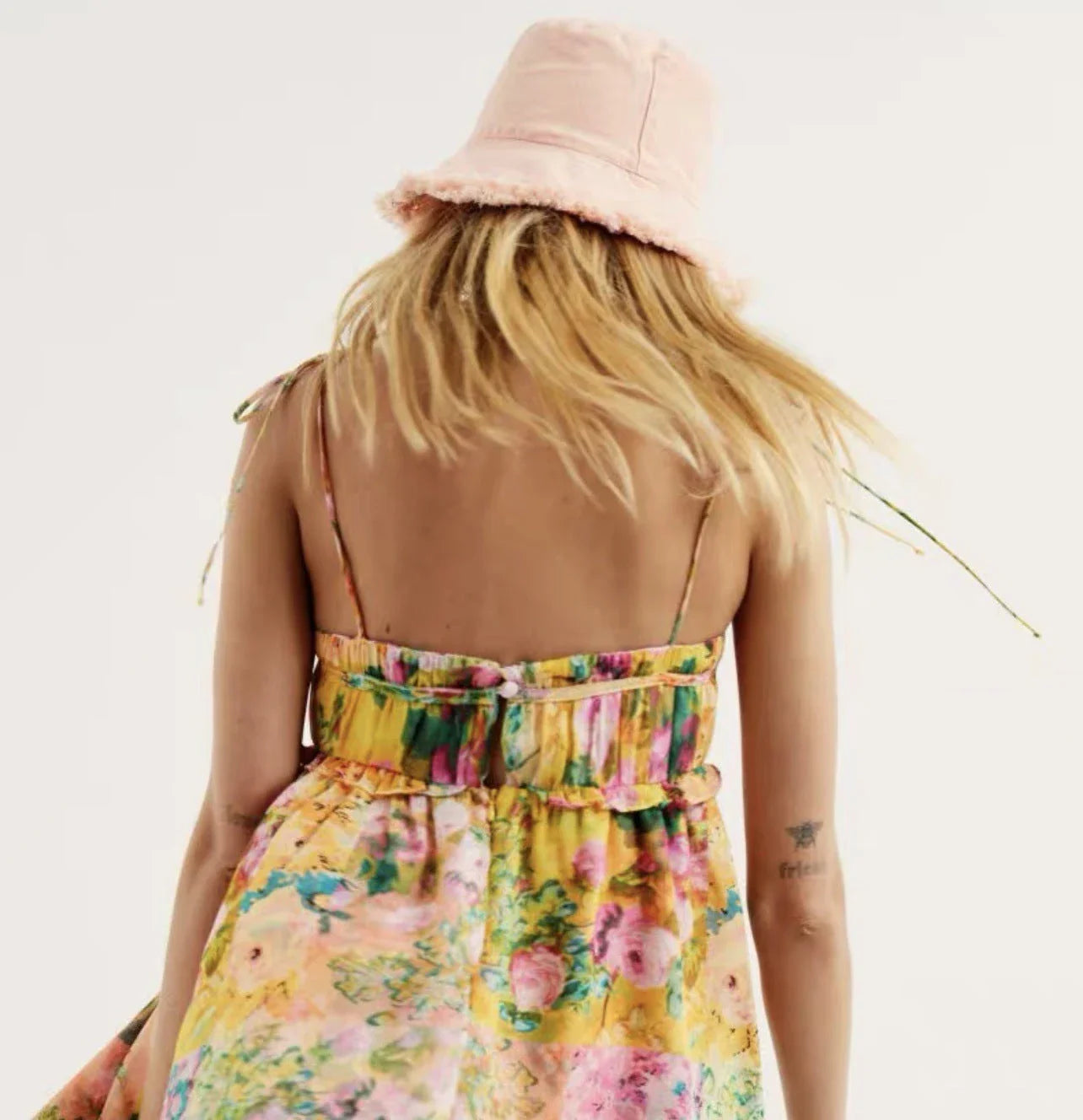 Elegant floral suspender dress with adjustable straps and A-line silhouette, perfect for summer fashion