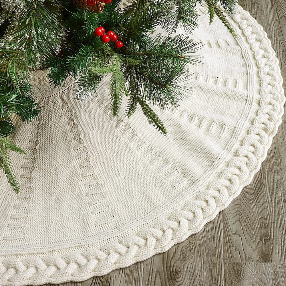 Red knitted Christmas tree skirt with 122cm diameter showing traditional wool construction